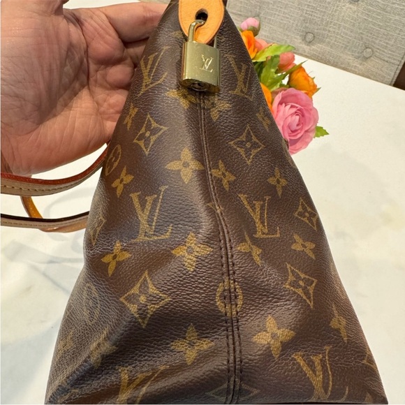 📌SOLD📌 Authentic Louis Vuitton Lena MM bag. - Picture 5 of 16